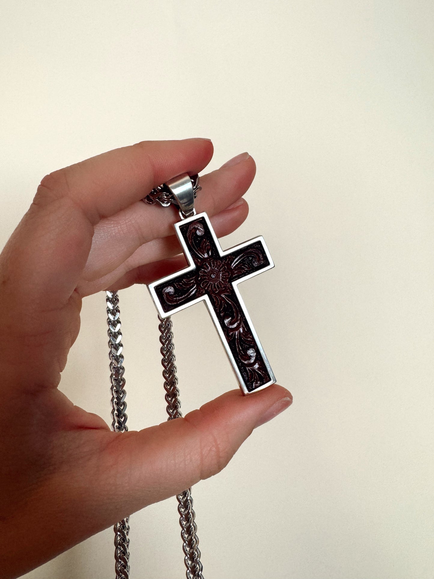 Twister MNS Leather Cross Necklace