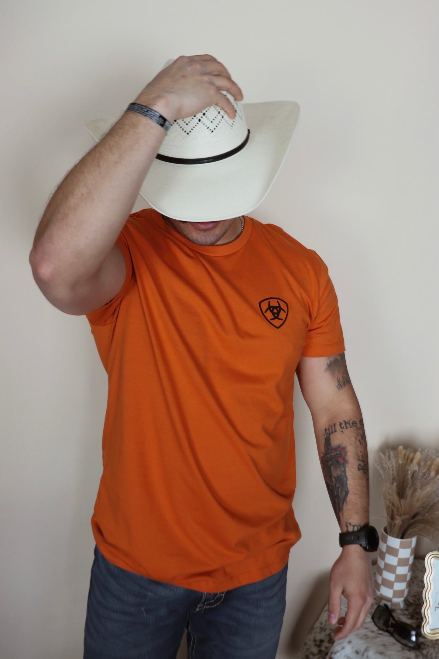 MNS Ariat Barb Shield Tshirt