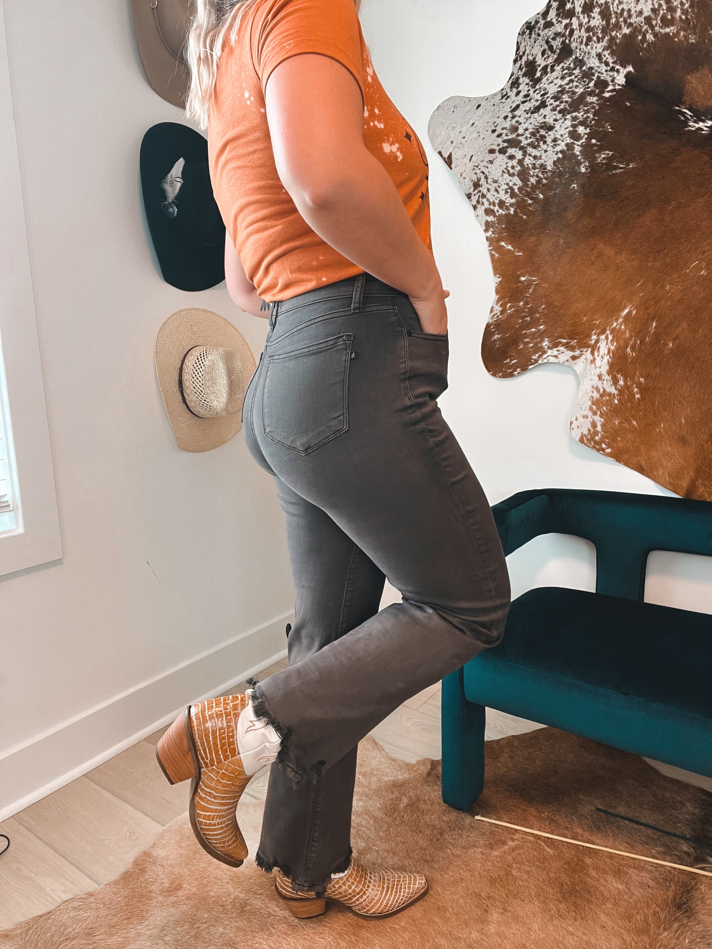 Dark Brown 90’s Straight Jeans