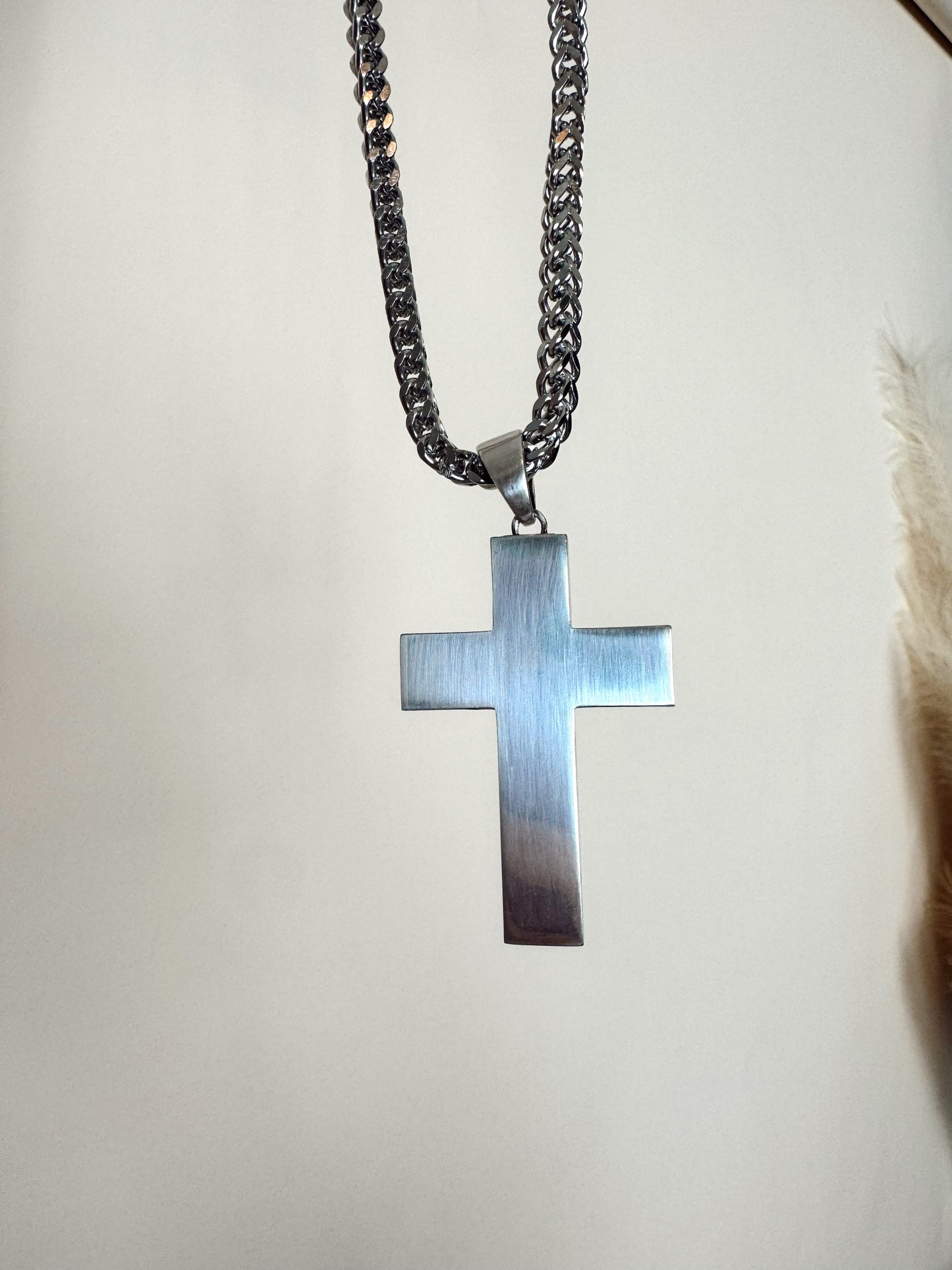 Twister MNS Leather Cross Necklace